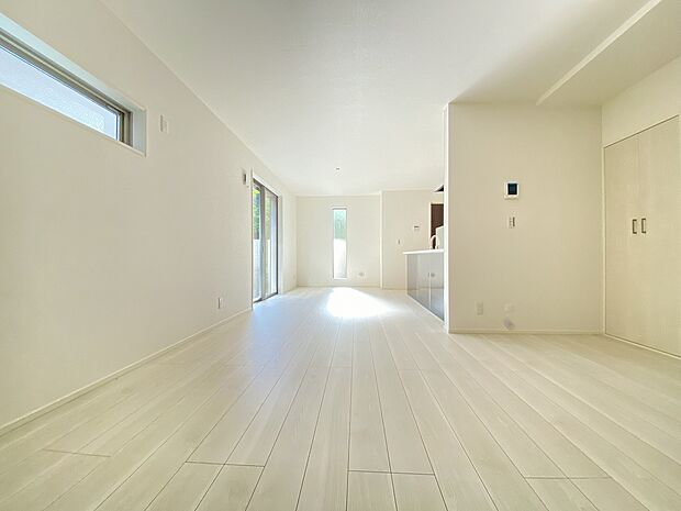 何気ない一日の一コマが積み重り、かけがえのない家族との思い出と重なっていくリビング。