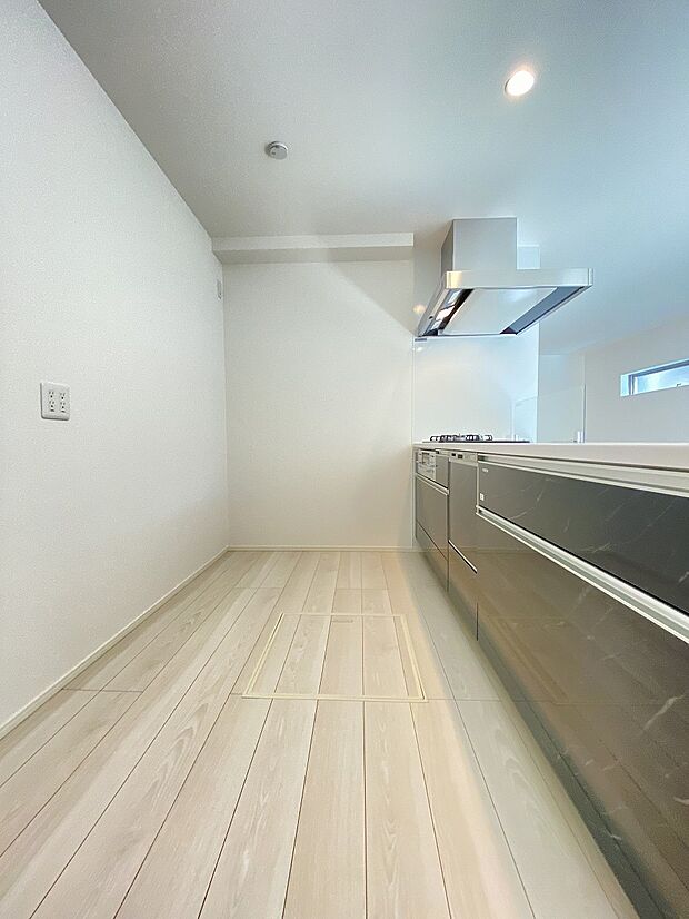 今日の出来事を聞きながら、お料理できるカウンターキッチン　ご家族の笑顔や支えがいつもそばにあります。