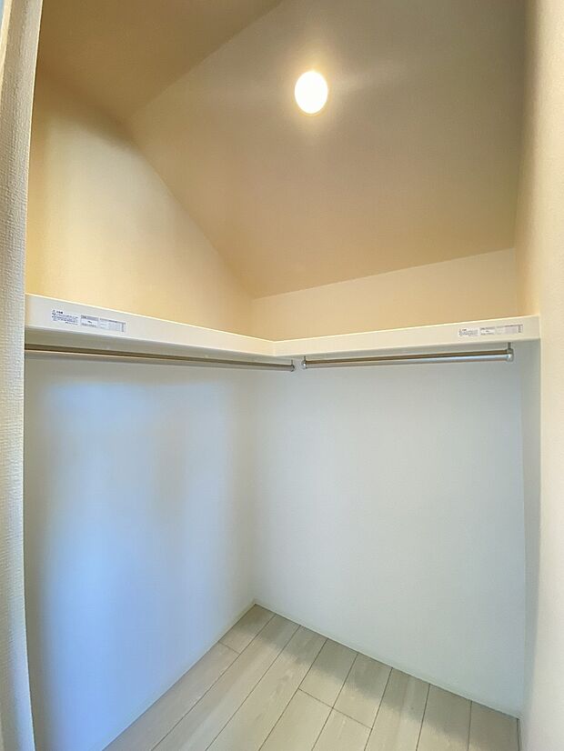 お部屋ごとに設けた収納は使いやすさへのこだわりです。