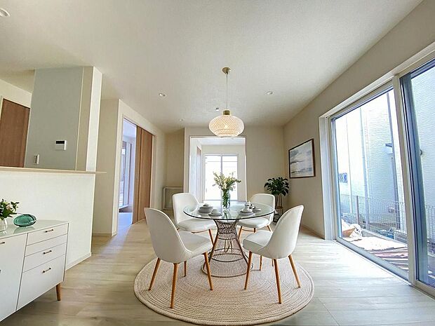 本画像はCGで作成しており、実際に現地に家具は置かれておりません。また、価格に家具は含まれておりません。