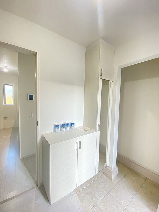 天井まで届く大容量シューズボックスで、靴の収納もラクラク