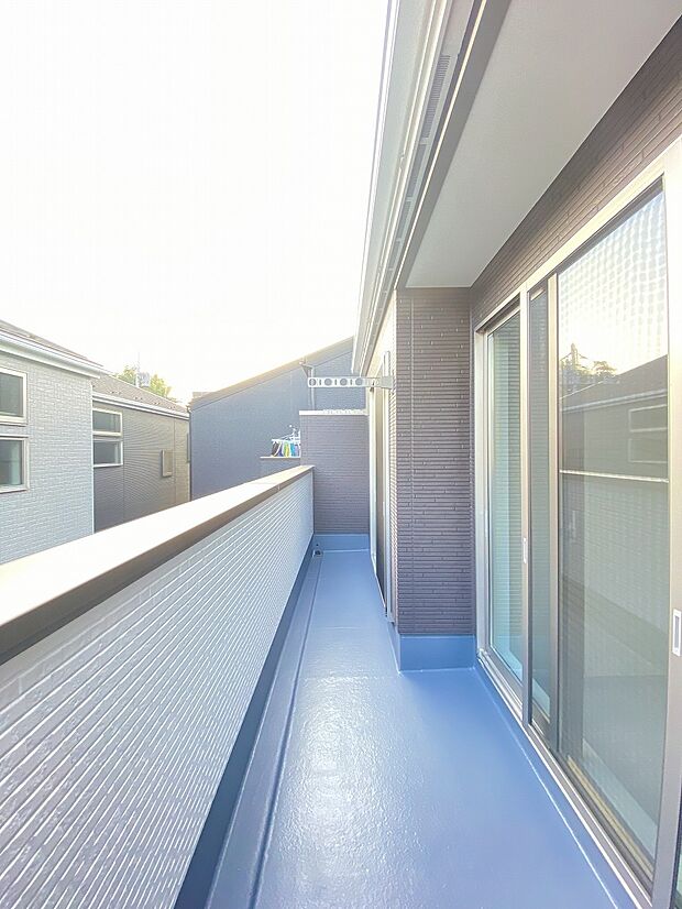 近隣は落ち着いた静かな環境。のんびりと生活していただけます。