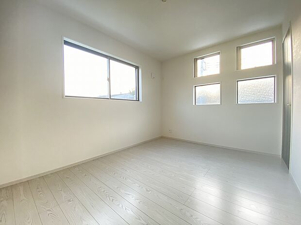 暮らしにやさしく寄り添う、明るい洋室。