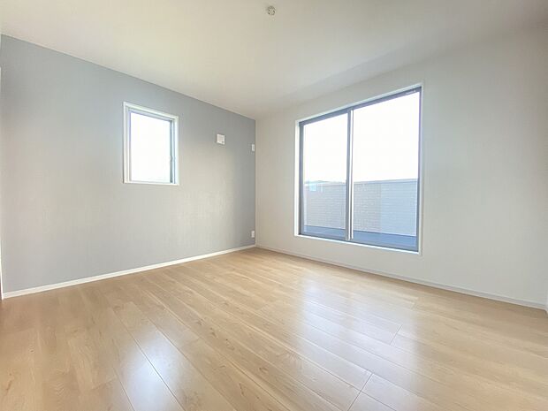 朝の光がやさしく差し込む。鳥のさえずりに包まれて目覚める、贅沢なひとときです。