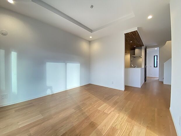 何気ない一日の一コマが積み重り、かけがえのない家族との思い出と重なっていくリビング。