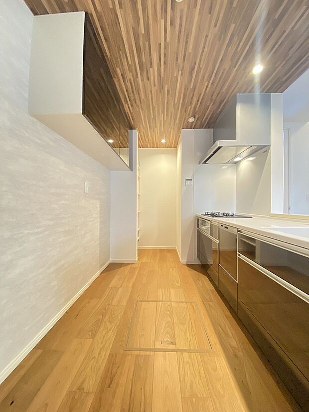 キッチンスペースも広いのでお子様といっしょに楽しくお料理もできます。