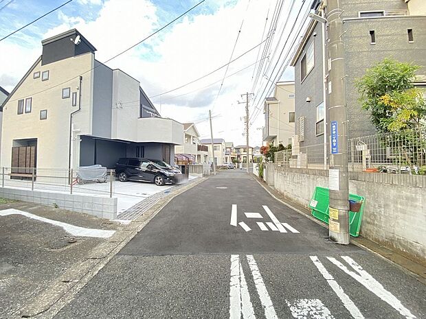 広々とした青空のもと、陽当たりと開放感を満喫する心地よい住環境です。