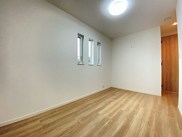 お洒落な雑貨屋さんで見つけた、あの小物やインテリアも置ける　そんな喜びをここで叶えませんか。