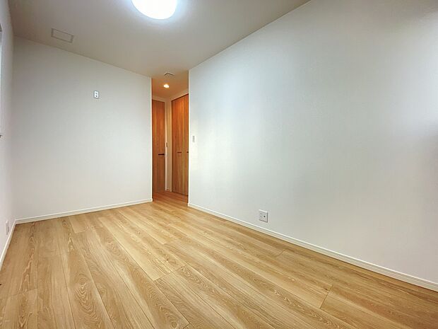 どんなカラーにも馴染む、白のクロス。雑貨や小物、家具との相性も良さそうです。