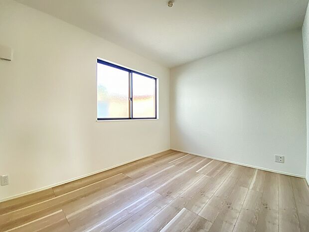 静かに気品を漂わせる、美しく整えられた洋室です。