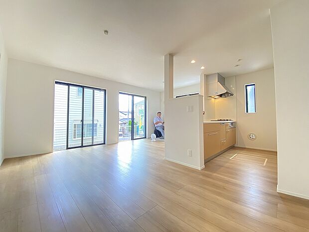 家族の日常が刻まれていく大切な時間。溢れる陽射しに包まれた暖かなリビング。