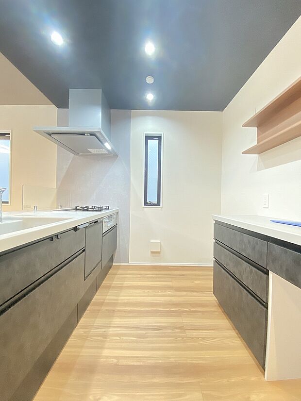 ホームパティ―で、ゲストと一緒にお料理の準備もできるカウンターキッチン