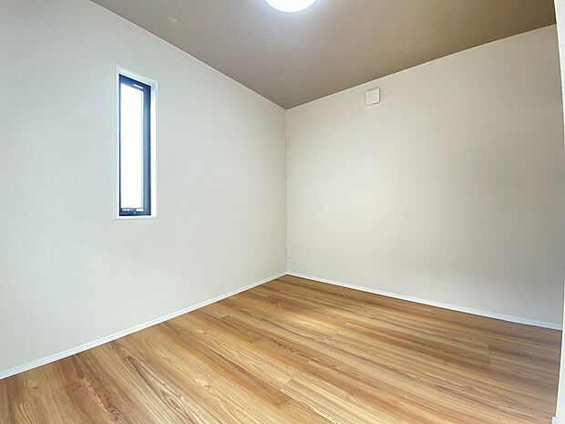 南からたっぷりと採光が注がれる、贅沢な空間。