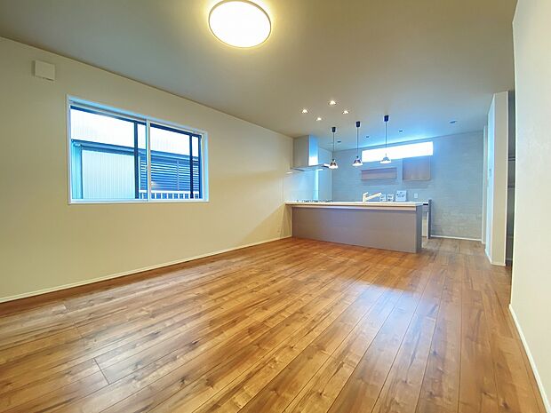 広さのあるリビング。家具選びやレイアウトの幅も広がります。