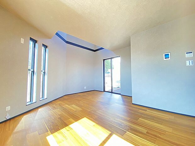 広さのあるリビング。家具選びやレイアウトの幅も広がります。