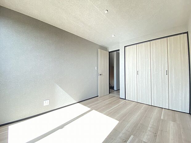 読書や音楽、DVD鑑賞にお仕事など、リビングからの賑やかな声を遠くに聞きながら、プライベートもゆったりとお過ごしいただけます。