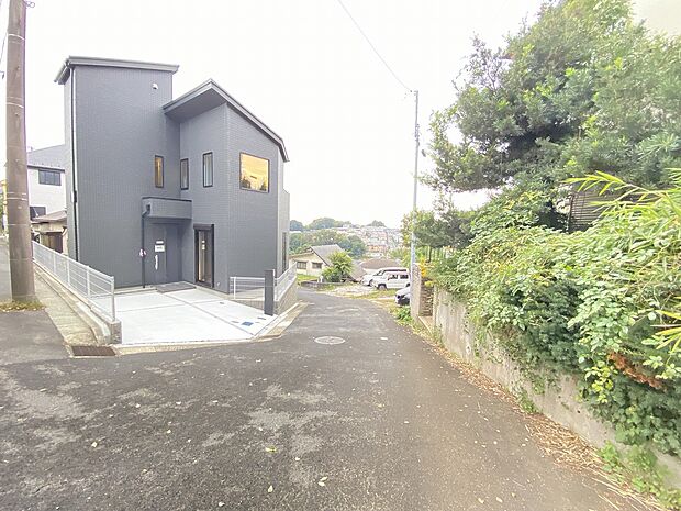 澄み渡る青空、ご家族との未来を育む新しい生活がここから始まります。