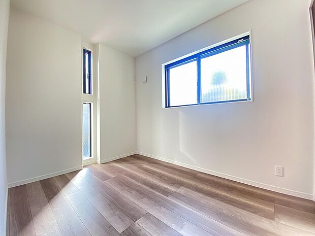 穏やかな時間が漂う、心休まる寝室です。ゆっくり休んで一日の疲れもとれそうですね。