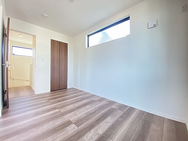 南からたっぷりと採光が注がれる、贅沢な空間。