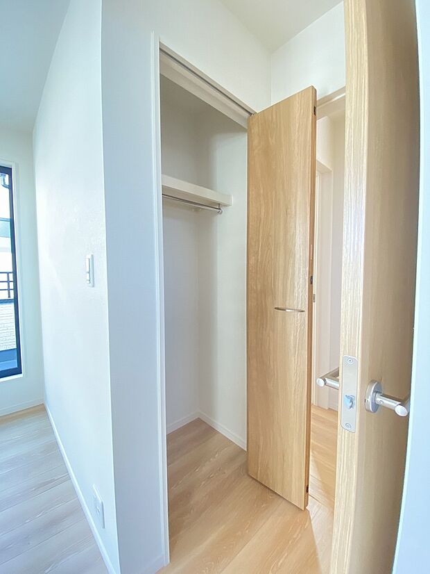 衣類も小物もすっきり収まる、無駄のない収納力。