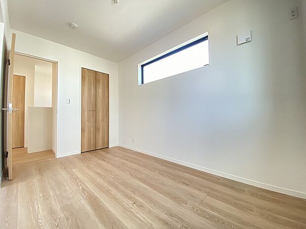 南からたっぷりと採光が注がれる、贅沢な空間。