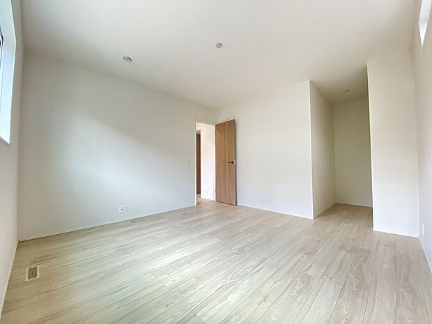 朝の光がやさしく差し込む。鳥のさえずりに包まれて目覚める、贅沢なひとときです。