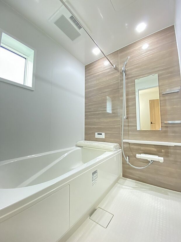 追い炊き機能　浴室乾燥機付き、暮らしを支える安心仕様の浴室です。