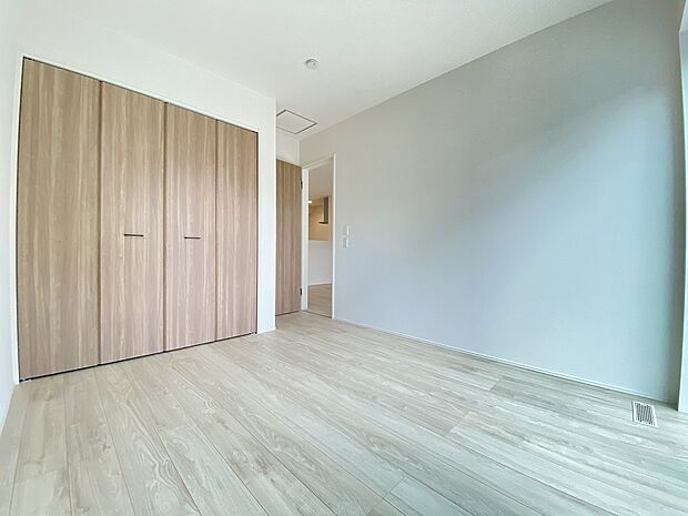 木々が風で揺れる音や、小鳥たちの鳴き声をBGMに室内でゆったりとプライベートタイムをお過ごしいただけます。