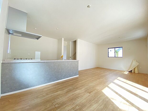 広さのあるリビング。家具選びやレイアウトの幅も広がります。