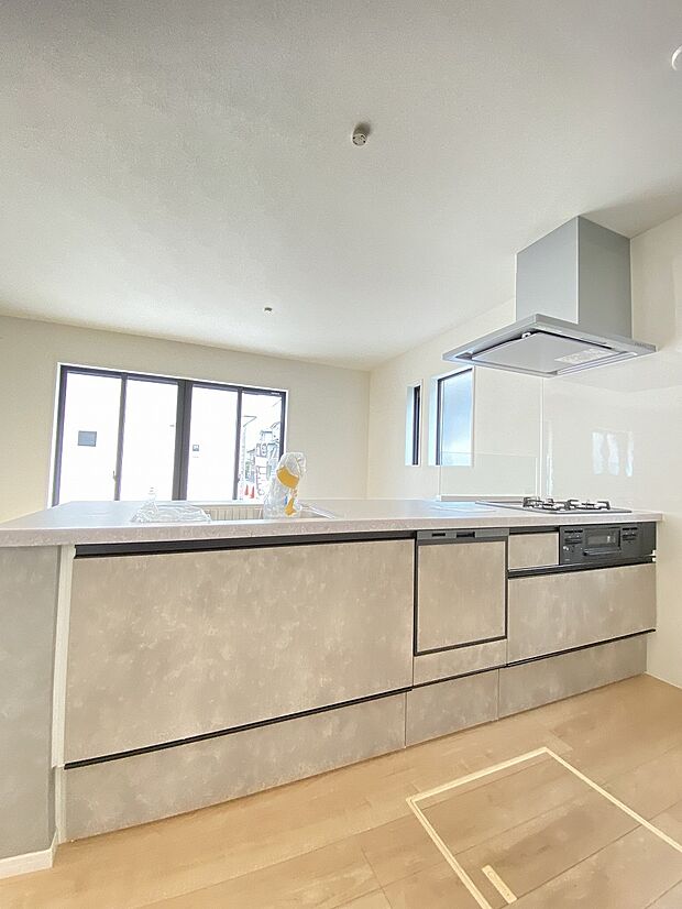 広々としたシンクで、食事の後片付けもはかどります