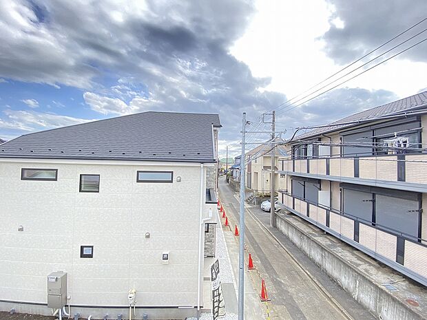 平坦な道路はウォーキングやジョギングも楽しめそうです