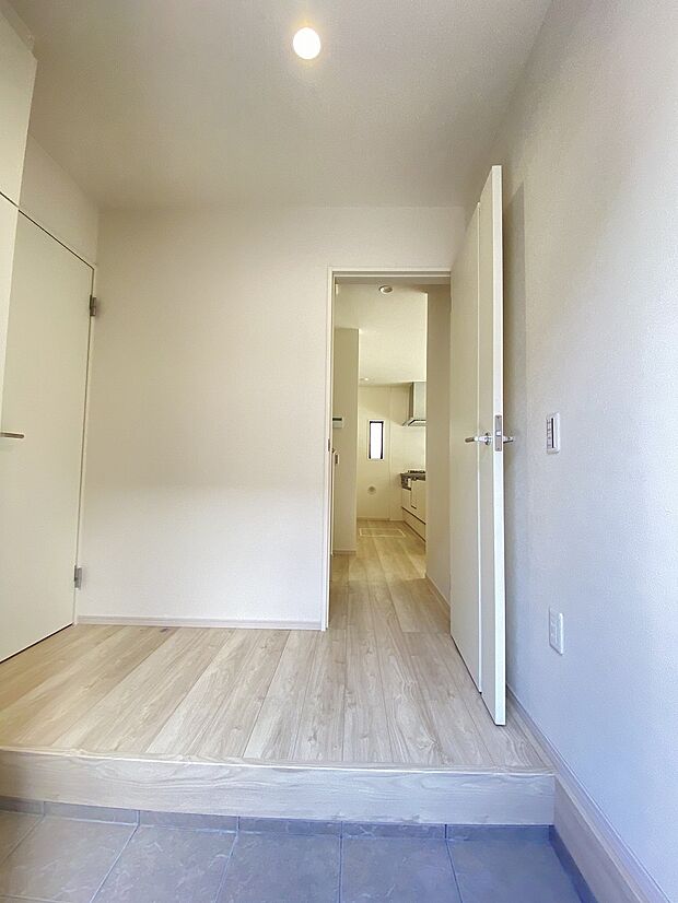 白を基調とした明るい玄関です。ご家族を優しく迎えてくれます。