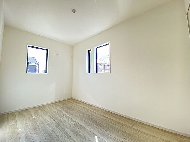 お好みのカーテンやラグで、自分好みにカスタマイズ