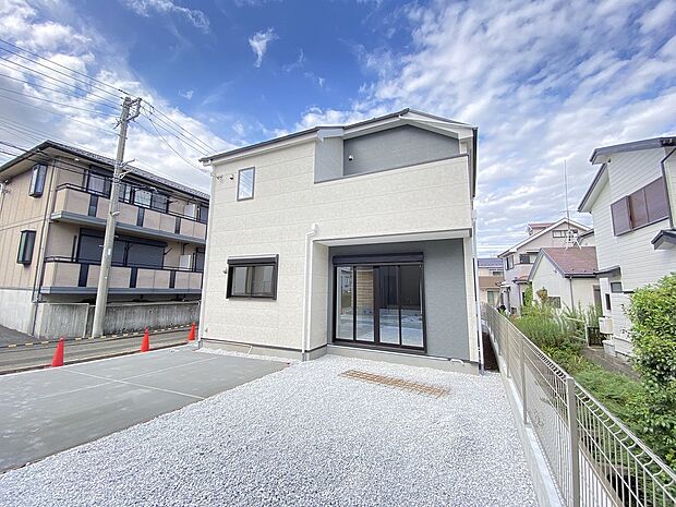 家族の会話と笑顔をつなぐリビングイン階段を採用　2駅ご利用可能。