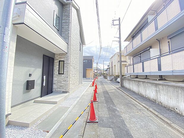 近隣は落ち着いた静かな環境。のんびりと生活していただけます。