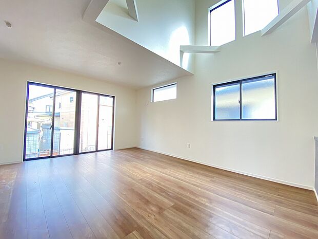 リビングで遊ぶお子様もキッチンにいるママを確認しながら安心して遊べます。