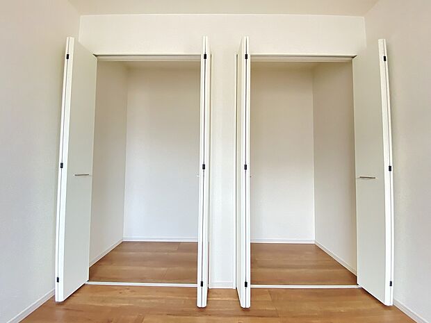 お部屋ごとに設けた収納は使いやすさへのこだわりです。