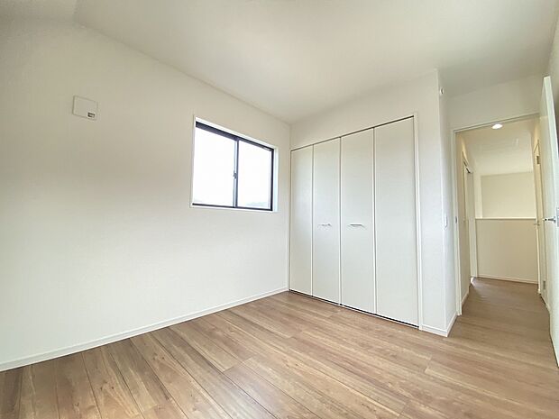 お好みのカーテンやラグで、自分好みにカスタマイズ