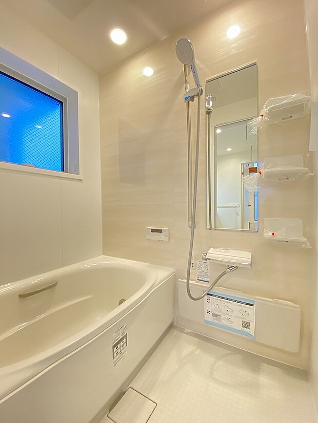 急激な温度変化によって血圧が乱高下するヒートショックの防止にもなる、浴室暖房乾燥機付き