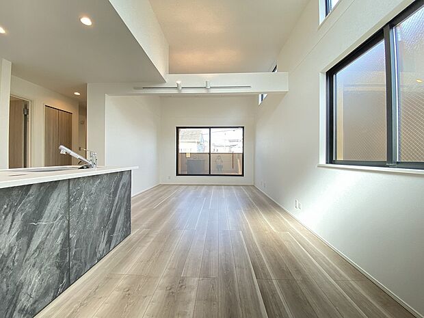 木肌の風合いが心までリラックスさせてくれます。