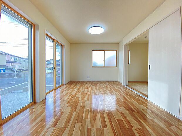 何気ない一日の一コマが積み重り、かけがえのない家族との思い出と重なっていくリビング。