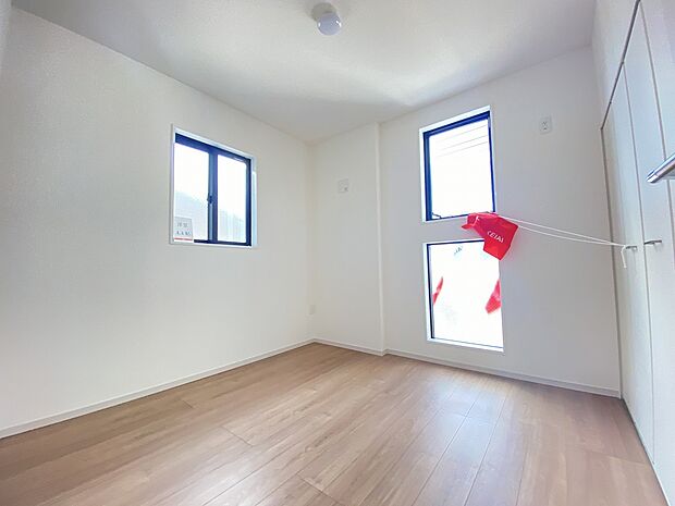 どんなカラーにも馴染む、白のクロス。雑貨や小物、家具との相性も良さそうです。