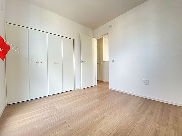 南からたっぷりと採光が注がれる、贅沢な空間。