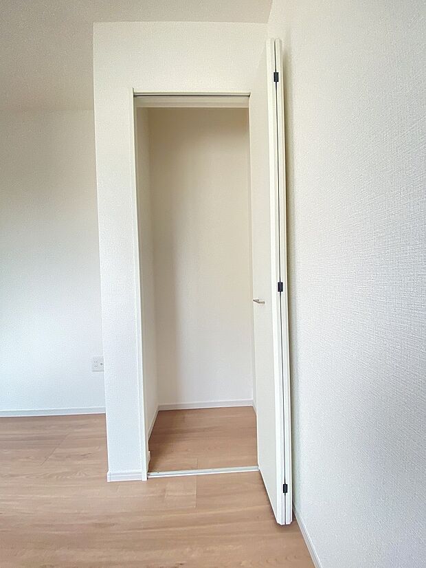物の居場所を決めて、お片付けの習慣も付いてくれると嬉しいですね。