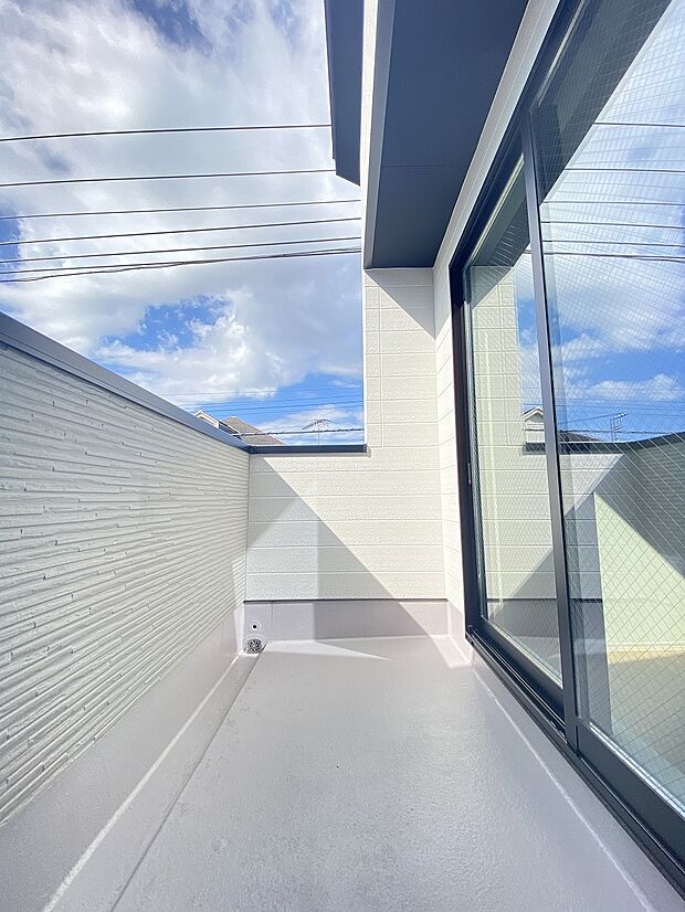 外の緑が室内まで彩ってくれます。