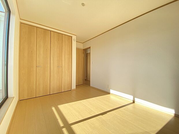 ゆったりとした安らぎに包まれる、静かな寝室。