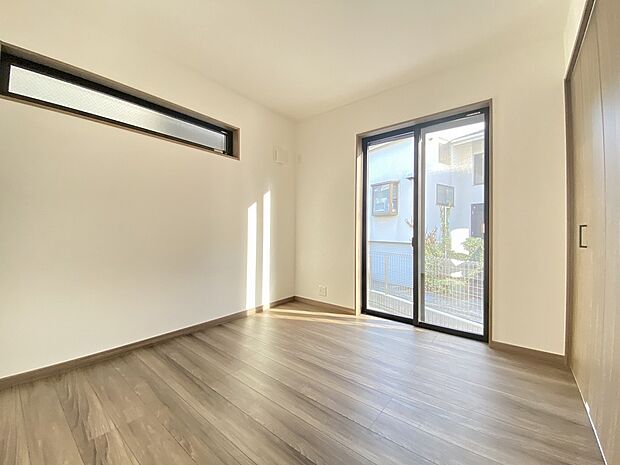 寝室の外から入ってくる心地いい風と明るい光、そして鳥の鳴き声をＢＧＭに今日も一日が始まりそうです。