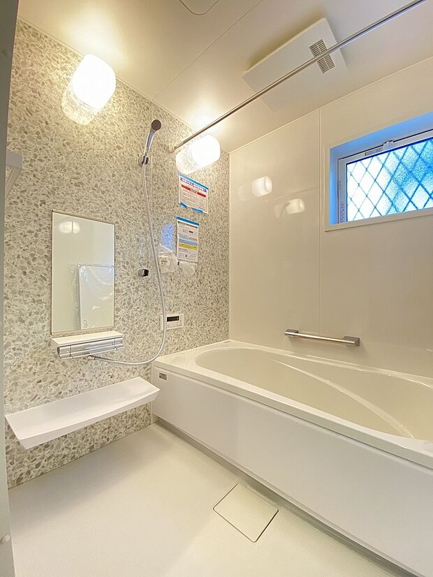 落ち着いた色合いで疲れた体を癒してくれる、贅沢な寛ぎ空間です。