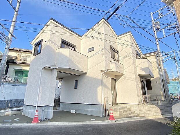 明るさと上品さが融合した、白を基調とするシンプルな外観です。