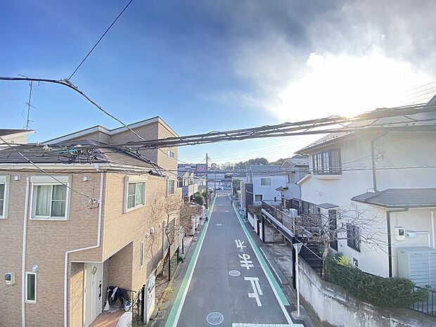 近隣は落ち着いた静かな環境。のんびりと生活していただけます。